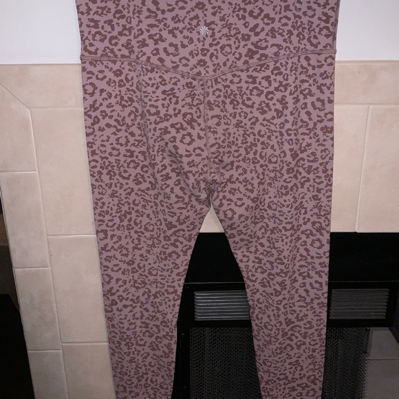 Athleta Leopard Elation Ultra High Rise Tights in Flora Mauve. Size XL - Picture 4 of 4